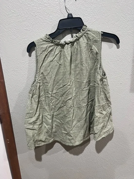 The Korner Sleeveless V-Neck Cold-Shoulder Blouse in Sage Green Size S EUC - Picture 3 of 4